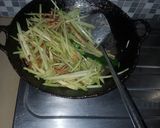 Foto langkah ke 6 dari resep Tumis Labu Siam Teri.