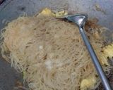 Foto langkah ke 5 dari resep Bihun Goreng Kecap.