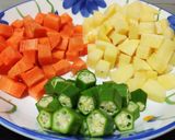 A picture of step 1 of Sambal Goreng Okra.