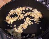 Une image de l'étape 6 de Farfalles bicolores, tomate rose et sauce à l'indienne.