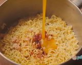 Foto langkah ke 4 dari resep Indomie Donat.