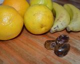 Foto del paso 1 de la receta: Zumo de naranja, plátano y dátiles