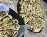 صورة لخطوة 2 من وصفة الفطائر الذهبية بطعم الزعتر وحبة البركة