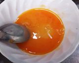 รูปขั้นตอนการทำที่ 2 ของ พริกหวานไข่เจียวไก่สับ