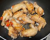 Foto langkah ke 3 dari resep Tumis Ayam Kecap Inggris Pedas.