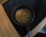 Foto del paso 2 de la receta Ensalada de espinacas y huevos de codorniz