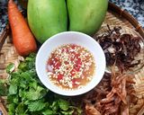 Hình bước làm 1 của món Gỏi xoài khô mực