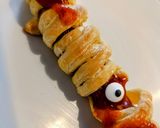 Halloweeni virsli múmia recept fázis 2 fotója