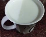 A picture of step 2 of Besan sheera.