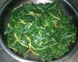 Foto langkah ke 1 dari resep Oseng Daun Pepaya.