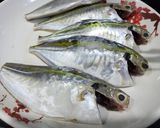 Hình bước làm 1 của món Canh cá chỉ vàng nấu thơm, cà chua