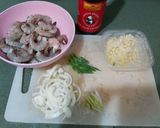 Foto langkah ke 1 dari resep Udang goreng mentega.