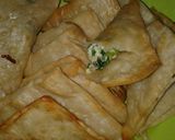 Foto langkah ke 4 dari resep Samosa isi telor daun bawang.