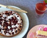 A picture of step 14 of Sour cherry and almond cake.