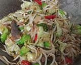 Foto langkah ke 4 dari resep Tumis Kembang Turi, Tauge, Ikan Asin.