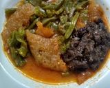 Foto del paso 3 de la receta: Nopales con chicharrón esponjado en salsa.
