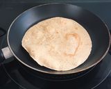 Hình bước làm 1 của món Tortilla cuộn gà và bơ🥑
