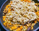 Hình bước làm 2 của món Bánh Mì Nhân Gà Nấm