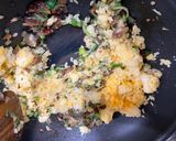 A picture of step 4 of Fried Rice with Small Fried Eggs.