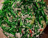 Foto langkah ke 2 dari resep Tumis Daging Cincang Cabai Hijau.