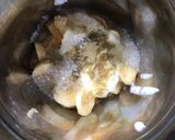 A picture of step 2 of Thick Banana Smoothie.