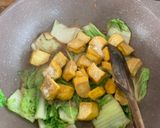 Foto langkah ke 4 dari resep Tumis Tahu Tauge Sawi.