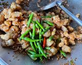 รูปขั้นตอนการทำที่ 3 ของ แคบหมูผัดพริกเกลือ Keto 🌶♨️