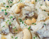 Foto del paso 6 de la receta: Carrillada en salsa cremosa de roquefort con anacardos caramelizados al chocolate