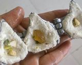 A picture of step 6 of Chhenajhilli modak.