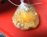 Foto del paso 2 de la receta: Huevos poché con salmón y judías