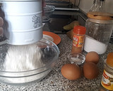 Foto del paso 3 de la receta: Cupcakes de pera relleno de bombón