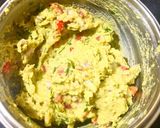 A picture of step 2 of Guacamole (avocado chutney).