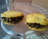 Foto del paso 3 de la receta: 🍘Arepa rellena🍘🍅🍆🌰🍶