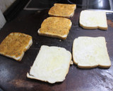 Foto del paso 2 de la receta: Cuadraditos de pan de molde con ensaladas individuales