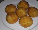 A picture of step 4 of Stuffed potato balls.