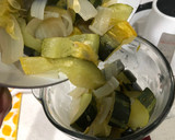 Foto del paso 4 de la receta: Salsa verde de zapallito y acelga