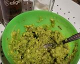 Foto del paso 1 de la receta: Barritas tostadas o sin tostar con aguacate, tomate y longaniza