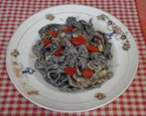 Foto del paso 4 de la receta: Tagliatelle en tinta de calamar con salsa mollica