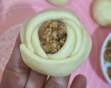 Foto langkah ke 6 dari resep Roti Kelopak Bunga Isi Ayam Kecap.