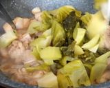 รูปขั้นตอนการทำที่ 3 ของ ต้มเค็มผักกาดดองหมูสามชั้น By แม่บ้าน