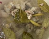 Foto langkah ke 4 dari resep Sop Ayam Daun Kelor.