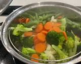 A picture of step 2 of Healthy Lunchbox with Steam Vegetables & Shiitake Sauce😋.