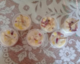 Foto del paso 5 de la receta: Frutiletas 🍭 🍑🥭🍌🍓🍏🍍 🥛🥛🥛