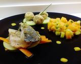 Foto del passaggio 6 della ricetta Ombrina su gelatina di limone, polpettine di ombrina e insalatina di melone e sedano