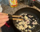 Hình bước làm 1 của món Nấm đông cô xào cải thảo, tôm
