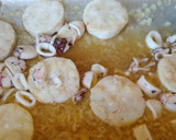 Foto del paso 3 de la receta: Merzluza, con calamar y pisto