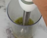 A picture of step 3 of Kiwi ice popsicles.
