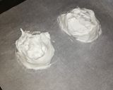 Foto del passaggio 6 della ricetta Pane agli albumi con gocce di cioccolato