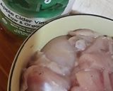 Foto del paso 1 de la receta: Pollo en salsa de tomate