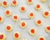 Foto langkah ke 4 dari resep Strawberry Thumb Print Cookies.